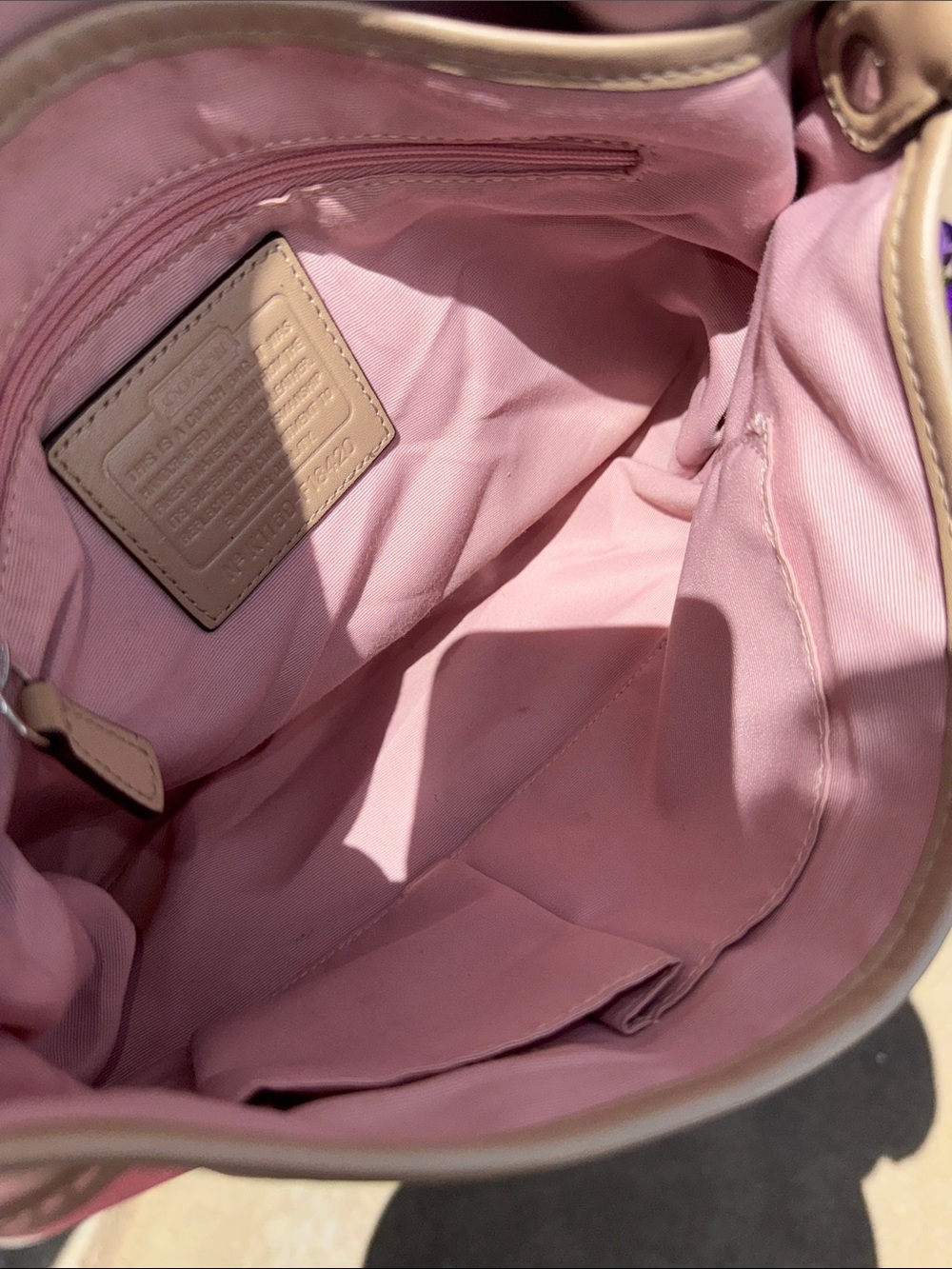 Vintage COACH SoHo Pink, Beige & Brown Signature Circle Shoulder Bag with Charm - Picture 7 of 15